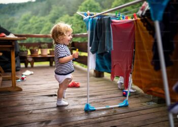 How Do Parents Choose the Right Toddler Outerwear for Outdoor Play?